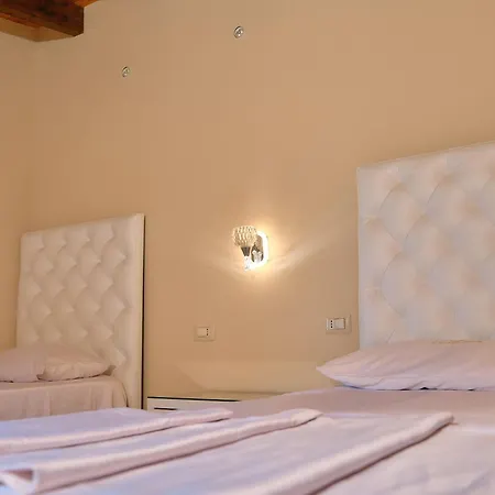 ホテル Center Park Velipojë