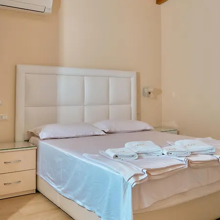 ホテル Center Park Velipojë